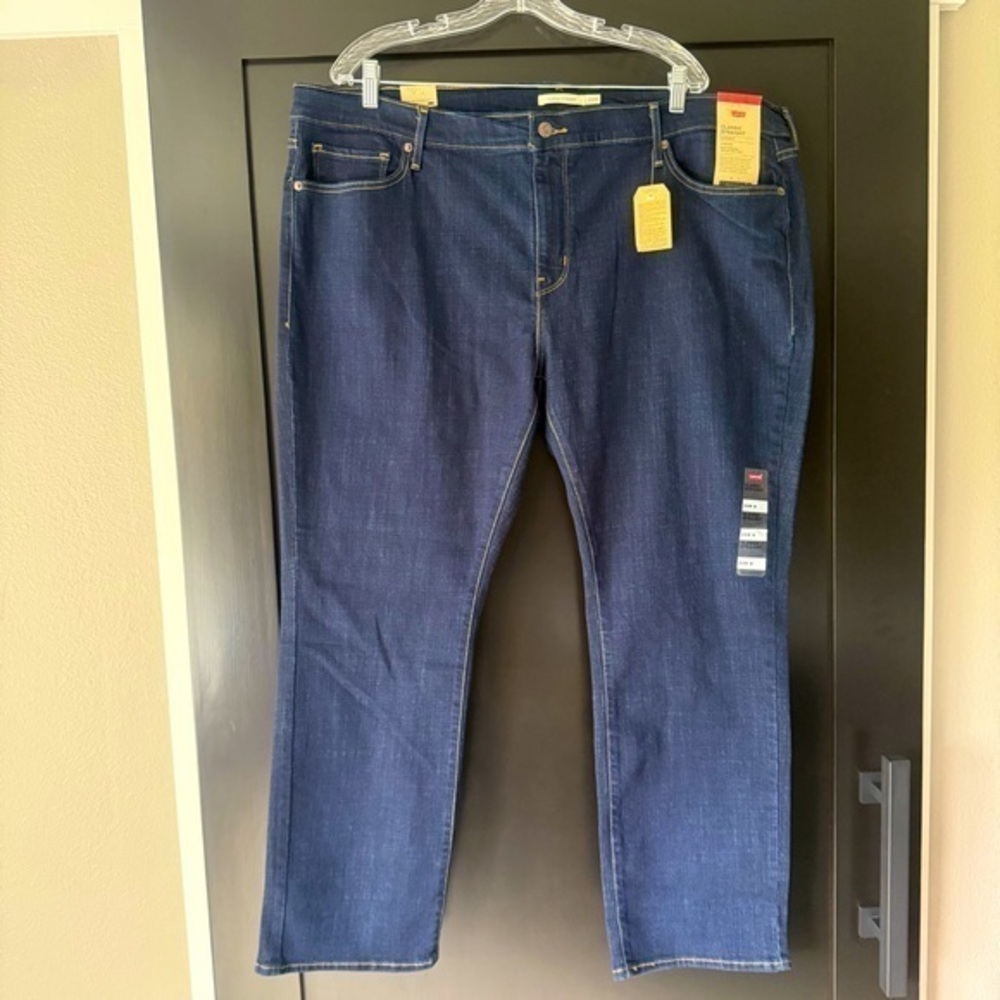NWT Levi’s women’s classic straight mid-rise dark wash jeans size 24W